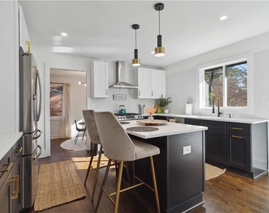 2995 Pasadena Drive - Photo Thumbnail 13