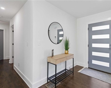2995 Pasadena Drive - Photo Thumbnail 4