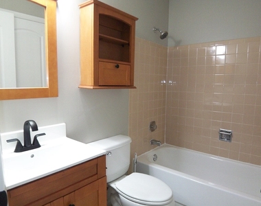 1546 Williamsburg Drive - Photo Thumbnail 16