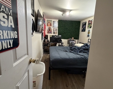 518 N May Street - Photo Thumbnail 19