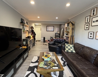 518 N May Street - Photo Thumbnail 18