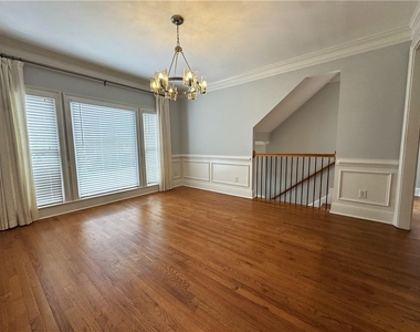 871 Lenox Ct Ne - Photo Thumbnail 3