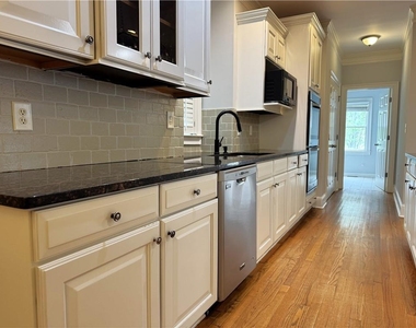 871 Lenox Ct Ne - Photo Thumbnail 11