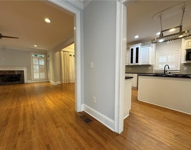 871 Lenox Ct Ne - Photo Thumbnail 17