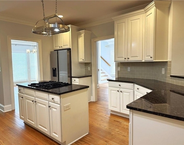 871 Lenox Ct Ne - Photo Thumbnail 12