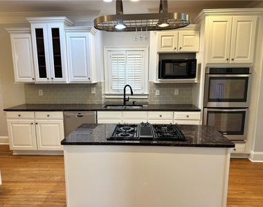 871 Lenox Ct Ne - Photo Thumbnail 7