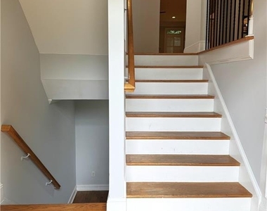 871 Lenox Ct Ne - Photo Thumbnail 1
