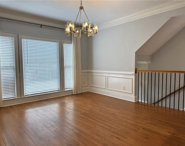 871 Lenox Ct Ne - Photo Thumbnail 2