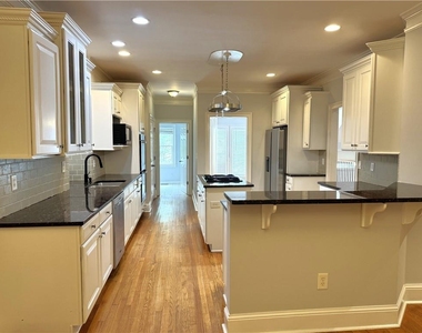 871 Lenox Ct Ne - Photo Thumbnail 13