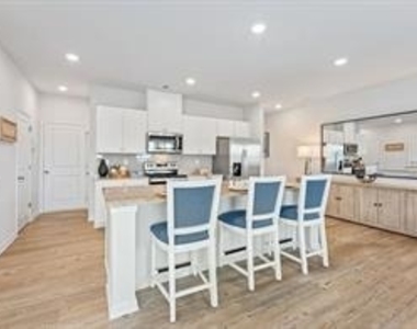 5161 Sidney Square Drive - Photo Thumbnail 5