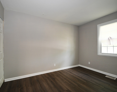 19527 Sycamore Street - Photo Thumbnail 10