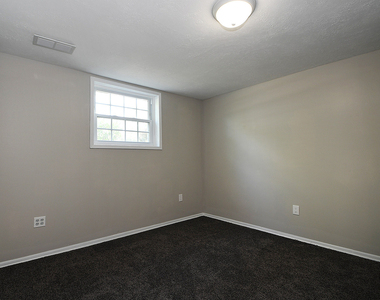 19527 Sycamore Street - Photo Thumbnail 13