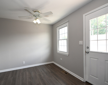 19527 Sycamore Street - Photo Thumbnail 7