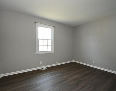 19527 Sycamore Street - Photo Thumbnail 8