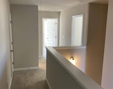 200 Broadleaf Walk - Photo Thumbnail 3