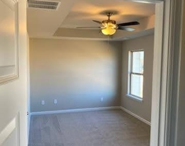 200 Broadleaf Walk - Photo Thumbnail 5