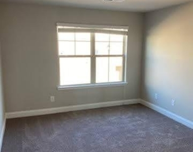 200 Broadleaf Walk - Photo Thumbnail 9