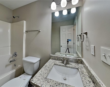 98 Margaret Crossing - Photo Thumbnail 12
