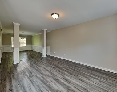 98 Margaret Crossing - Photo Thumbnail 11