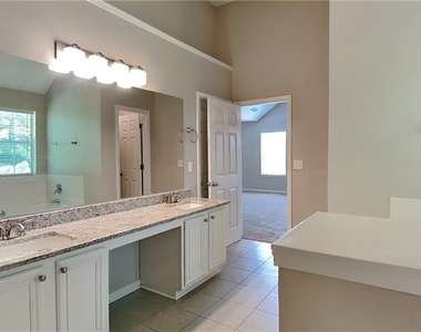 98 Margaret Crossing - Photo Thumbnail 8