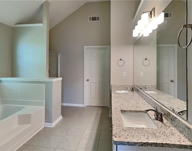 98 Margaret Crossing - Photo Thumbnail 9