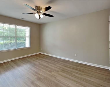 98 Margaret Crossing - Photo Thumbnail 2