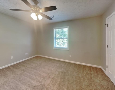 1395 Chalet Circle - Photo Thumbnail 9
