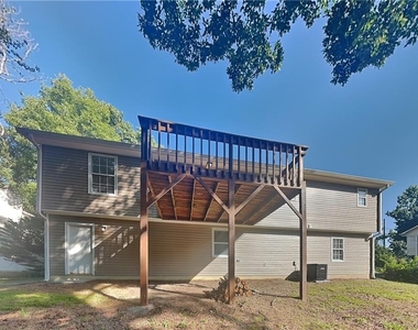 1395 Chalet Circle - Photo Thumbnail 16