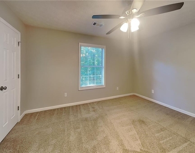 1395 Chalet Circle - Photo Thumbnail 11