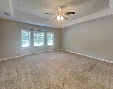 1395 Chalet Circle - Photo Thumbnail 5