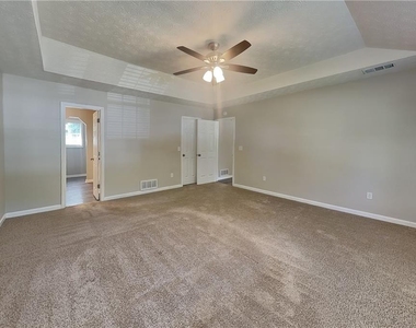 1395 Chalet Circle - Photo Thumbnail 4
