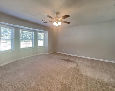 1395 Chalet Circle - Photo Thumbnail 14