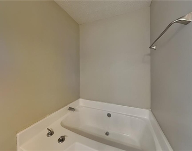 1395 Chalet Circle - Photo Thumbnail 6