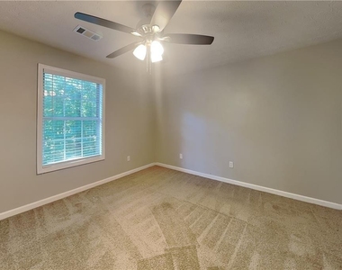 1395 Chalet Circle - Photo Thumbnail 10