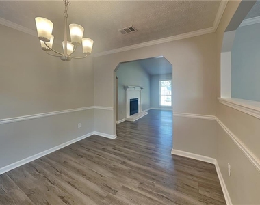 1395 Chalet Circle - Photo Thumbnail 3