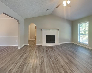 1395 Chalet Circle - Photo Thumbnail 1