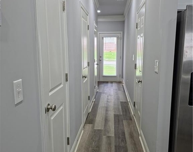 430 Village Creek Drive - Photo Thumbnail 5