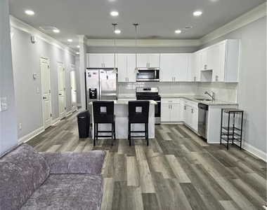 430 Village Creek Drive - Photo Thumbnail 7