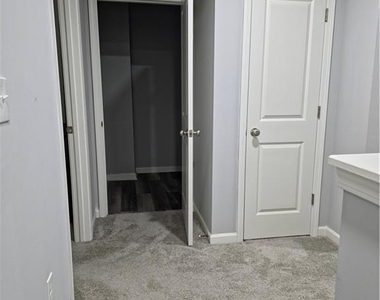 430 Village Creek Drive - Photo Thumbnail 15