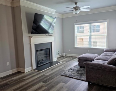430 Village Creek Drive - Photo Thumbnail 8