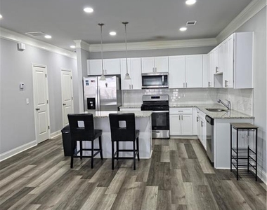 430 Village Creek Drive - Photo Thumbnail 6