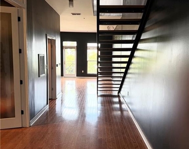 333 Nelson Street Sw - Photo Thumbnail 1