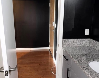 333 Nelson Street Sw - Photo Thumbnail 3