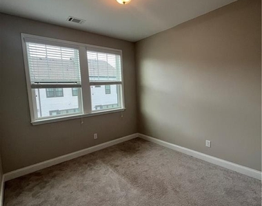 942 Catamaran Court - Photo Thumbnail 23
