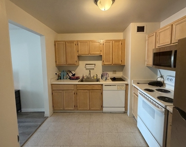 200 N Dearborn Street - Photo Thumbnail 3