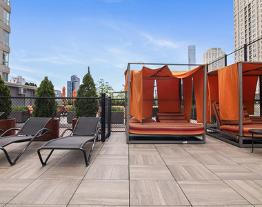 345 N La Salle Drive - Photo Thumbnail 14