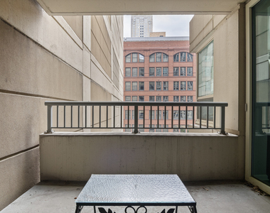 345 N La Salle Drive - Photo Thumbnail 8