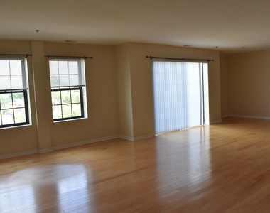 8255 Skokie Boulevard - Photo Thumbnail 3