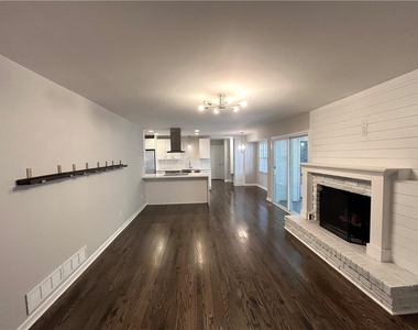 3434 Palace Court - Photo Thumbnail 7