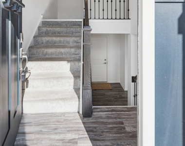 511 Cimmaron Circle - Photo Thumbnail 2